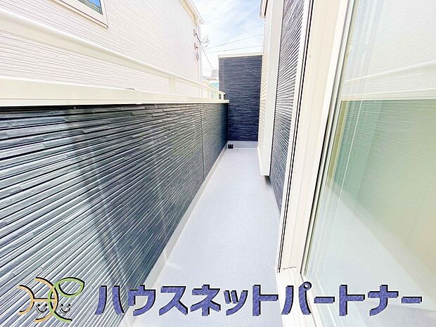 バルコニーから差し込む陽光・通風は、住環境・快適性と共に有り続ける貴重な「財産」です。この新築戸建に住まう事で手に入れるものは、きっと日常にとっても貴重な存在となるはずです。