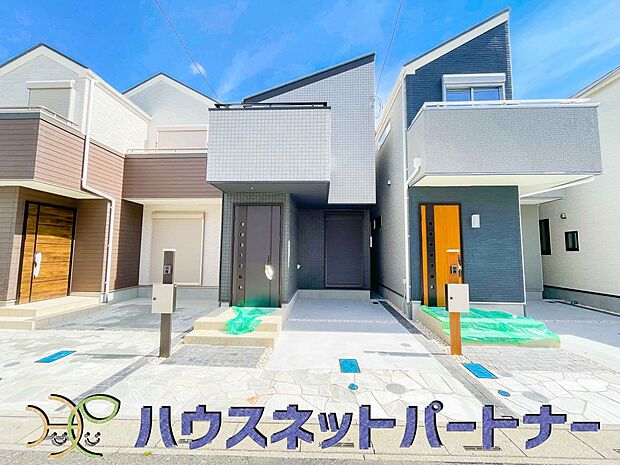 前面道路の日当たりの良い明るいお家。