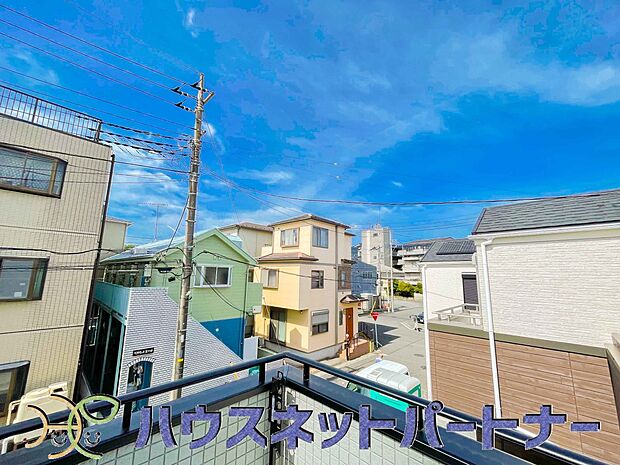 陽当りが良いと、洗濯物が乾きやすいですし、湿気やカビの心配も減るので快適です。寒い冬の日でも、日差しが届くと家の中が暖かくなりますね。