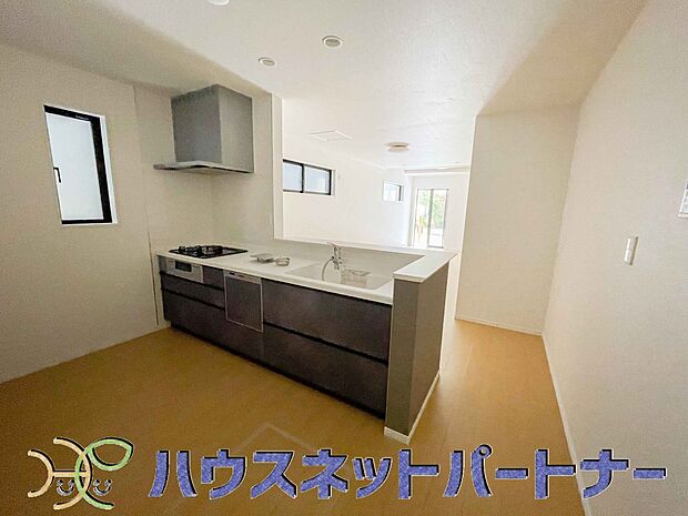 家族の様子を見ながらキッチンでお料理。一日の出来事を会話しながらの家事は嬉しいコミュニケーション。