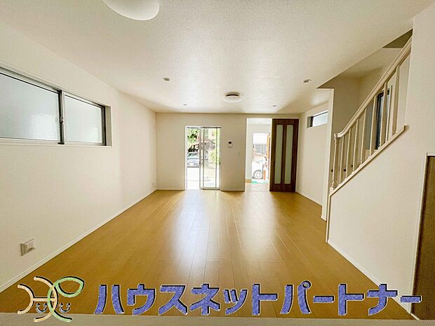 通風・採光に優れ、心地よい光と風が溢れています。 贅沢で豊かな居住性と、プライドを満たすクオリティが見事に調和した住空間。新築ならではの快適なひとときをご体感頂ける筈です。