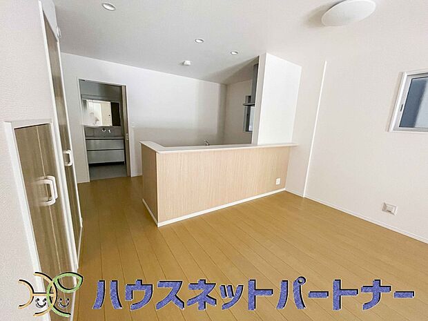 お料理できたらカウンターから手渡しができます。家族で会話をしながらお料理を楽しく。