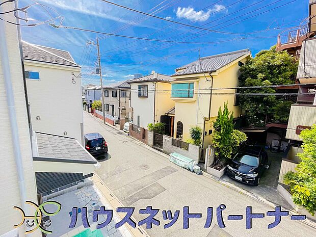 周辺は高い建物が無く、解放感が感じられます。