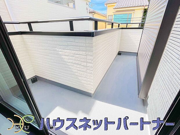 バルコニーから差し込む陽光・通風は、住環境・快適性と共に有り続ける貴重な「財産」です。この新築戸建に住まう事で手に入れるものは、きっと日常にとっても貴重な存在となるはずです。