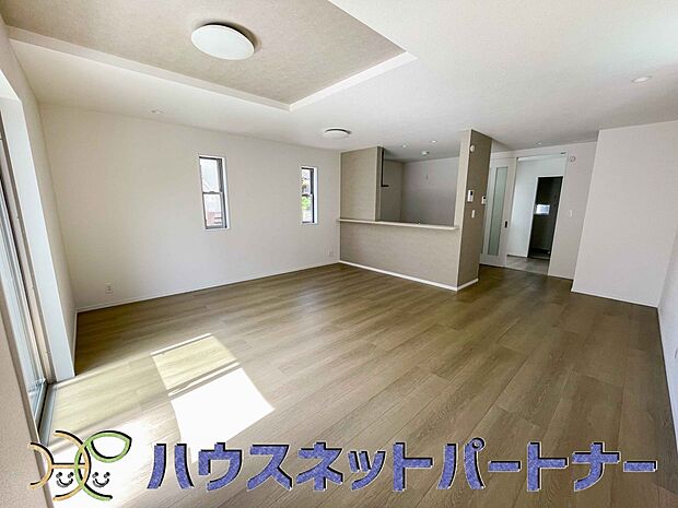 お料理できたらカウンターから手渡しができます。家族で会話をしながらお料理を楽しく。