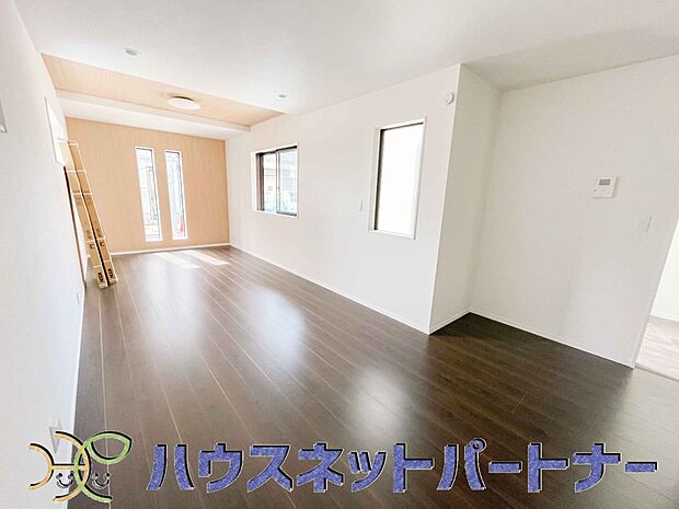 陽だまりのある光彩豊かなリビングは、何よりも快適で心休まる時間を過ごせます。