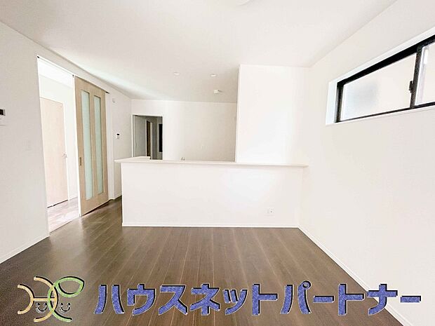 明るく開放的なダイニング。家族とのコミュニケーションが取りやすく、みんなの笑顔が溢れます