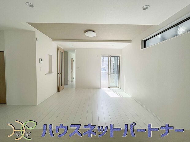 家族の様子を見ながらキッチンでお料理。一日の出来事を会話しながらの家事は嬉しいコミュニケーション。