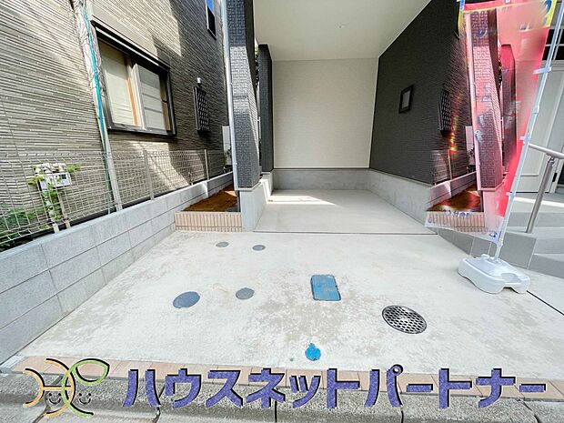 ビルトインガレージは、車がきれい。ビルトインガレージなら「野ざらし、雨ざらし、吹きさらし」になりません。汚れやいたみは減り、車の掃除もラクになります。