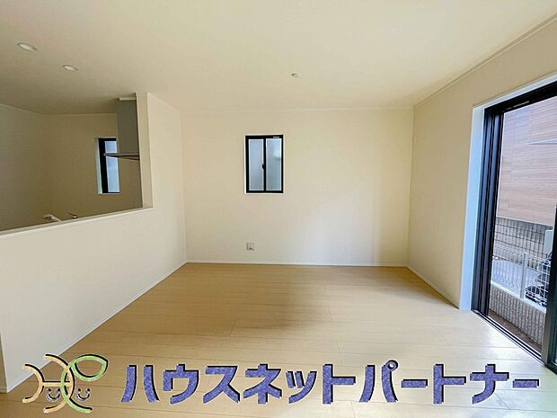 お料理できたらカウンターから手渡しができます。家族で会話をしながらお料理を楽しく。