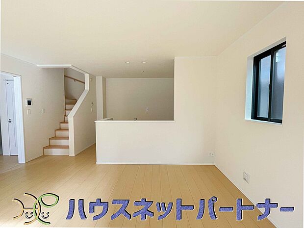 明るく開放的なダイニング。家族とのコミュニケーションが取りやすく、みんなの笑顔が溢れます。