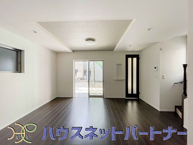 整然とした空間演出、快適な理想の暮らしの実現は家のみの拘りではなく、そこで暮らす方々にとって素敵な環境であることも挙げられると思います。四季折々の変化が奏でる鼓動を楽しんで下さい。