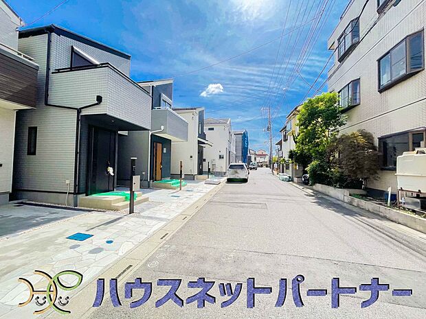 前面道路でお車を駐車するのも楽々。