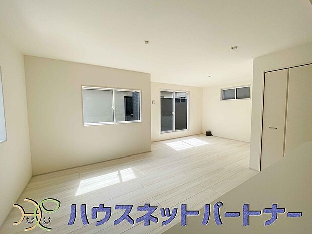 陽だまりのある光彩豊かなリビングは、何よりも快適で心休まる時間を過ごせます。