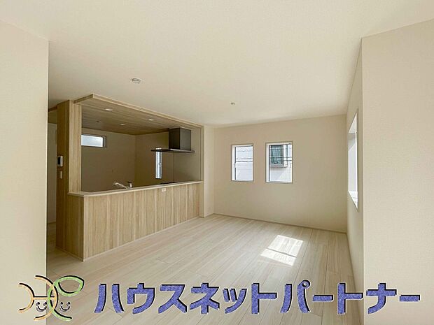 明るく開放的なダイニング。家族とのコミュニケーションが取りやすく、みんなの笑顔が溢れます