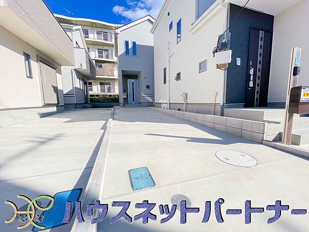 戸建ての購入を検討することになったきっかけに「駐車場を持てること」を挙げる方が多くいらっしゃいます。駐車場代金を支払続ける必要がないことは、駐車場付き戸建を持つ最大のメリットです。