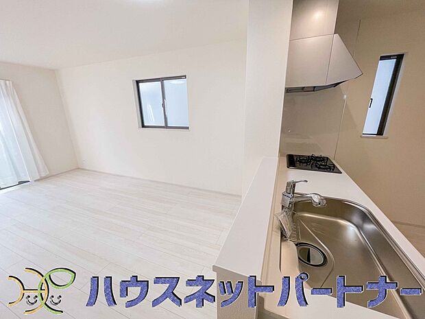 生活の中心となるキッチンは対面式で、お料理しながら家族と会話も弾むことでしょう。