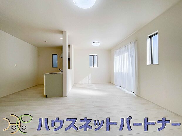 陽だまりのある光彩豊かなリビングは、何よりも快適で心休まる時間を過ごせます。