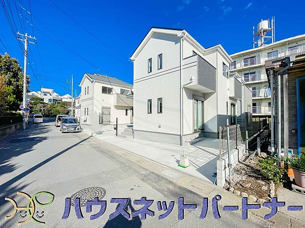 前面道路の日当たりの良い明るいお家。