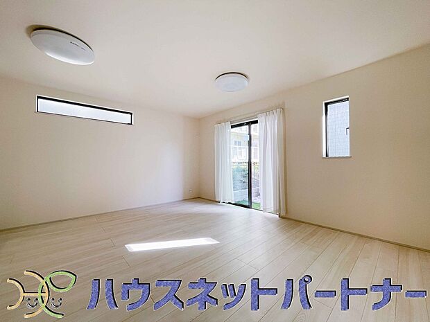 陽だまりのある光彩豊かなリビングは、何よりも快適で心休まる時間を過ごせます。