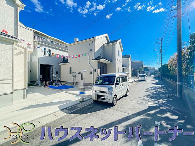 前面道路でお車を駐車するのも楽々。