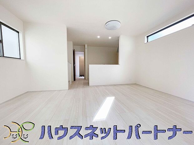 明るく開放的なダイニング。家族とのコミュニケーションが取りやすく、みんなの笑顔が溢れます