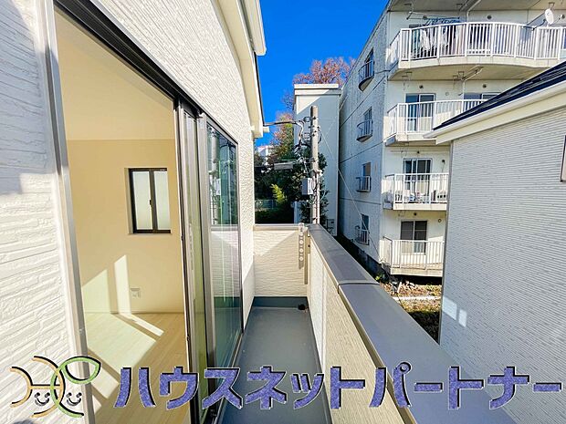 洗濯物を干したり、布団を干したり、ゴミを一時保管したり…　