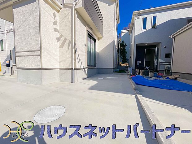 戸建ての購入を検討することになったきっかけに「駐車場を持てること」を挙げる方が多くいらっしゃいます。駐車場代金を支払続ける必要がないことは、駐車場付き戸建を持つ最大のメリットです。