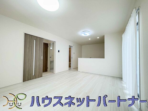 カウンターがあると配膳が楽なことがメリットの一つ。後片付けをするときも、ダイニングテーブルからあまり動かずに流し台へ運ぶことができるので便利です♪