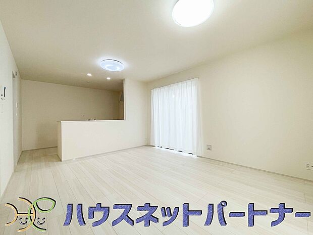 インテリアショップで見掛けた「あの家具」も置ける、ゆったりとした空間。時に広さが上質な寛ぎの時間になる事も。