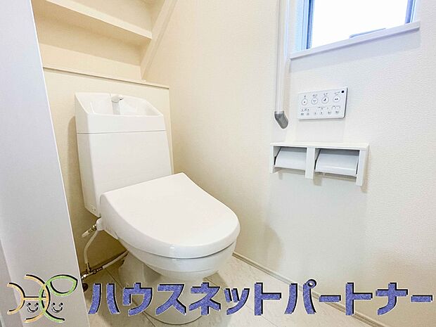 壁リモコンの場合、洗浄位置や水量の強弱など、シャワートイレをお好みの使い心地に設定できます。毎日使うトイレだから、使い勝手の良い機能があるとうれしいですね。