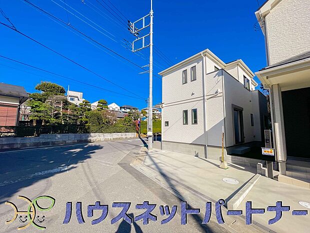 太陽に愛された邸は、陽当り・通風に優れた魅力的で快適さを追求した新築戸建でした。ここに住むからこそ意味がある。そんな特別感に浸りながら、毎日をお過ごしして欲しいです。