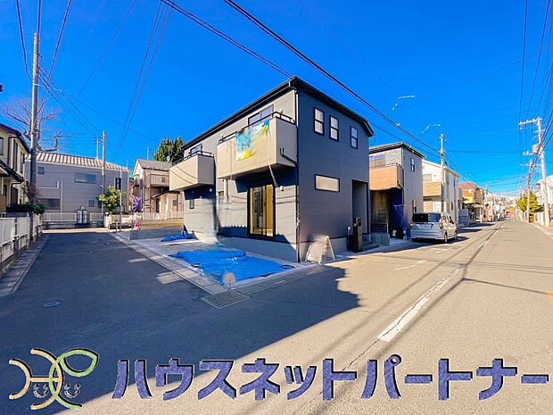 前面道路でお車を駐車するのも楽々。