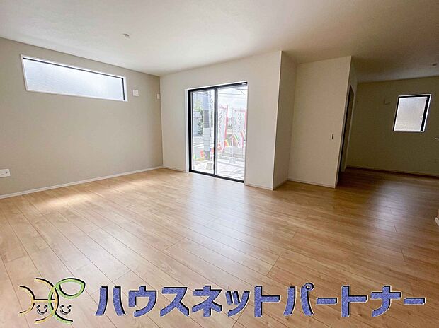 陽だまりのある光彩豊かなリビングは、何よりも快適で心休まる時間を過ごせます。