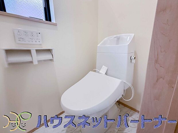 壁リモコンの場合、洗浄位置や水量の強弱など、シャワートイレをお好みの使い心地に設定できます。毎日使うトイレだから、使い勝手の良い機能があるとうれしいですね