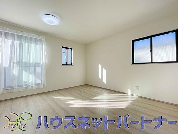 うららかな陽射しがどのお部屋にも降り注ぎますように、快適さを追求した間取設計。得難い立地環境での生活を恵みの豊かな永住の地へと変えてくれます。