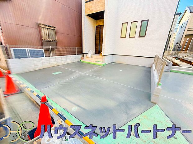 戸建ての購入を検討することになったきっかけに「駐車場を持てること」を挙げる方が多くいらっしゃいます。駐車場代金を支払続ける必要がないことは、駐車場付き戸建を持つ最大のメリットです。