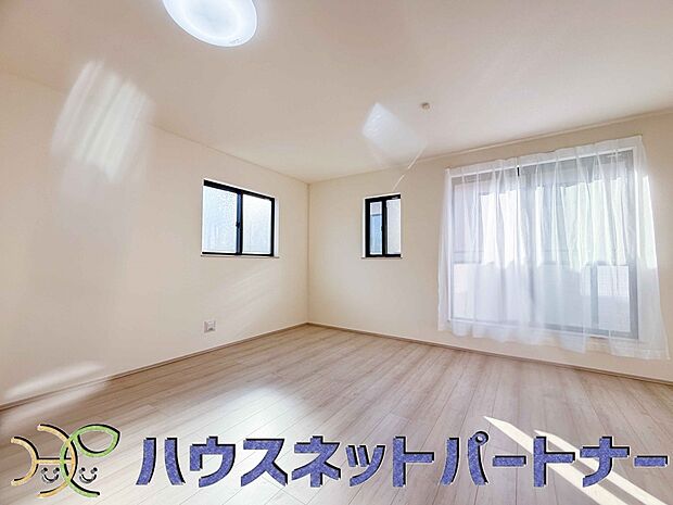 うららかな陽射しがどのお部屋にも降り注ぎますように、快適さを追求した間取設計。得難い立地環境での生活を恵みの豊かな永住の地へと変えてくれます。