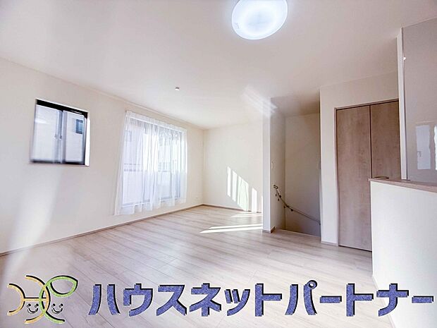 インテリアショップで見掛けた「あの家具」も置ける、ゆったりとした空間。時に広さが上質な寛ぎの時間になる事も。