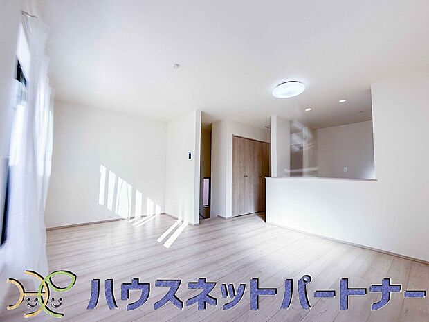 明るく開放的なダイニング。家族とのコミュニケーションが取りやすく、みんなの笑顔が溢れます。