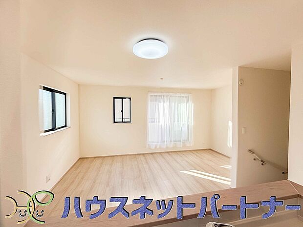 家族の様子を見ながらキッチンでお料理。一日の出来事を会話しながらの家事は嬉しいコミュニケーション。