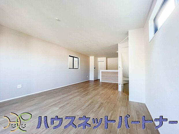 明るく開放的なダイニング。家族とのコミュニケーションが取りやすく、みんなの笑顔が溢れます