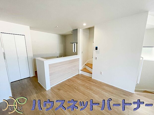 カウンターがあると配膳が楽なことがメリットの一つ。後片付けをするときも、ダイニングテーブルからあまり動かずに流し台へ運ぶことができるので便利です♪