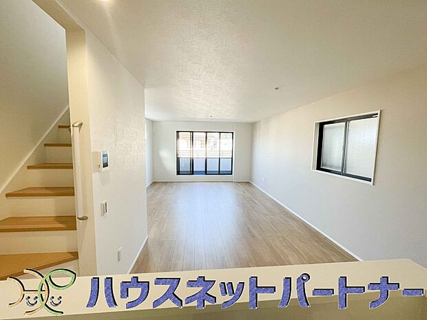 家族の様子を見ながらキッチンでお料理。一日の出来事を会話しながらの家事は嬉しいコミュニケーション。