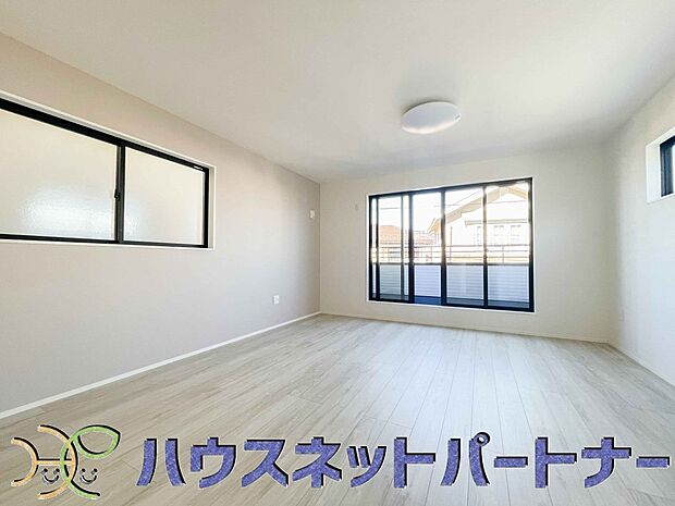 うららかな陽射しがどのお部屋にも降り注ぎますように、快適さを追求した間取設計。得難い立地環境での生活を恵みの豊かな永住の地へと変えてくれます。