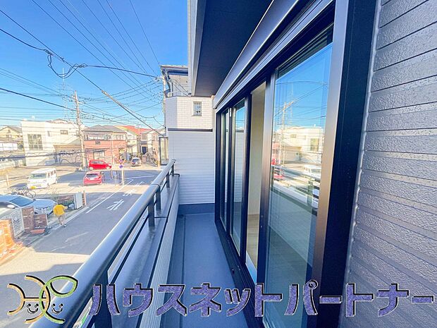 朝の澄んだ空気や、夕方に吹く清々しい風を五感で感じられるバルコニー。住まいの中で屋外にあって、本当の自然を感じられるスペースです。