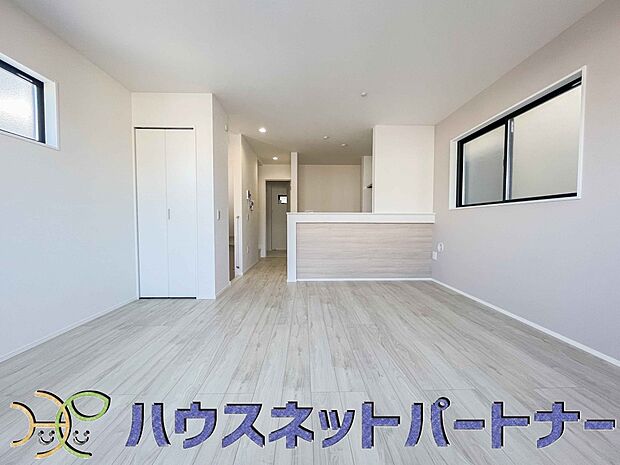 明るく開放的なダイニング。家族とのコミュニケーションが取りやすく、みんなの笑顔が溢れます