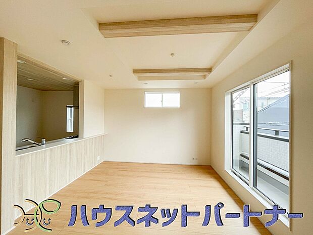 明るく開放的なダイニング。家族とのコミュニケーションが取りやすく、みんなの笑顔が溢れます