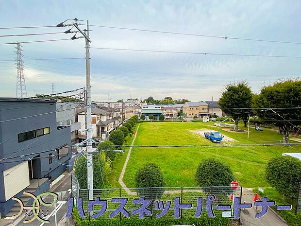 周辺は高い建物が無く、解放感が感じられます。