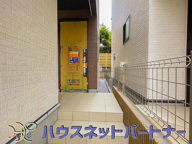 お客様も迎える玄関は高級感のある造りです。